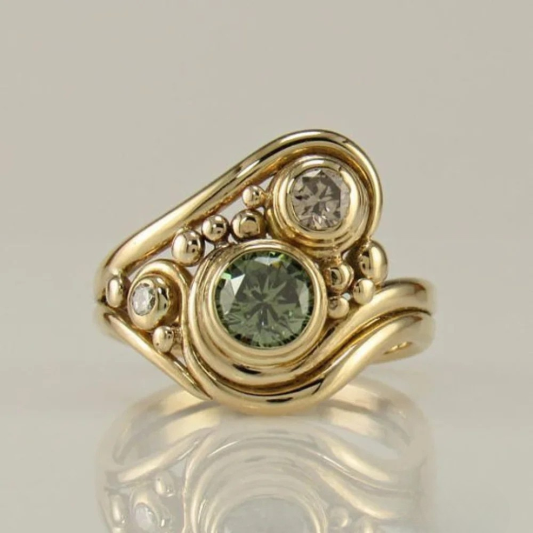 Vintage Gold Green Zirconia Ring | Elegant, Timeless, Sparkling